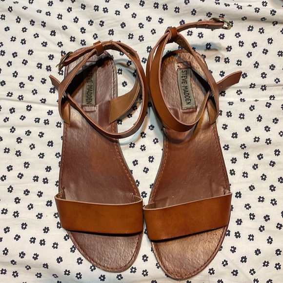 Steve madden tan leather slip on sandals - Picture 3 of 6